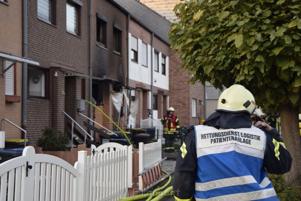 Feuer 2 Vollbrand Reihenhaus Roggendorf Berrischstr P125.JPG - Miklos Laubert